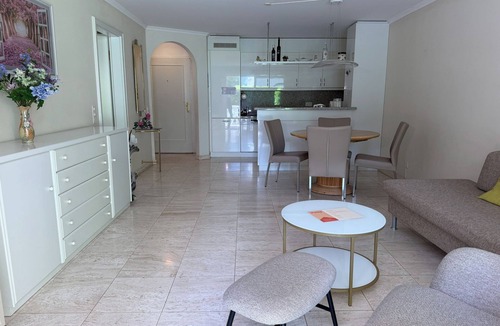 Minusio Apartment | Modern first floor apartment in a well-kept apartment building in a quiet location