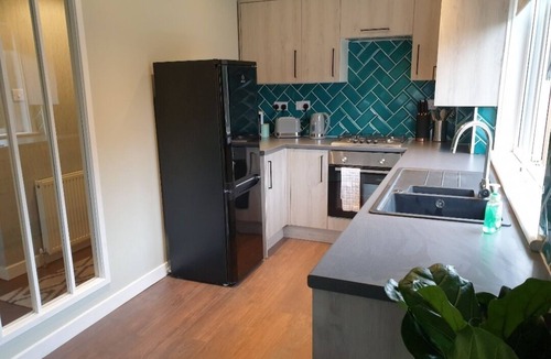 West End Apartment | Modern flat near Murrayfield Stadium, sleeps 4