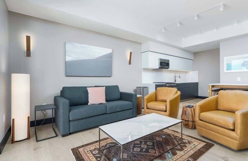 Berkeley Hotel | Modern Flat on Tennyson St w/Balcony & Views