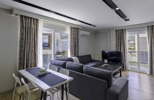 Goynuk Apartment | Modern Flat w Balcony 5 min to Beach in Kemer