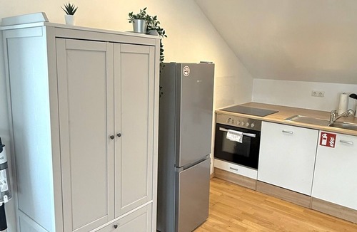 Neureut Sudlicher Teil Apartment | Modern Flat | washing machine, underfloor heating, rain shower