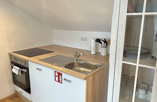 Neureut Sudlicher Teil Apartment | Modern Flat | washing machine, underfloor heating, rain shower