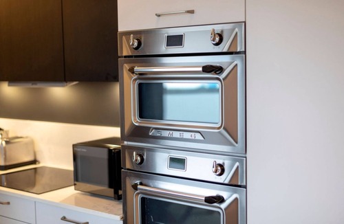 Kentish Town Apartment | Modern Flat with Private Balcony | Lift access