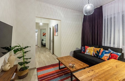 Gumussuyu Mahallesi Apartment | Modern Flat with Excellent Location in Beyoglu