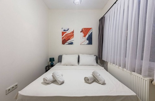 Gumussuyu Mahallesi Apartment | Modern Flat with Excellent Location in Beyoglu