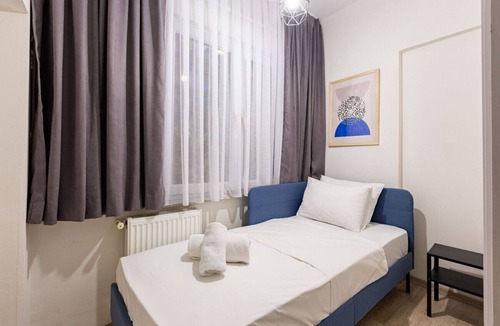 Gumussuyu Mahallesi Apartment | Modern Flat with Excellent Location in Beyoglu