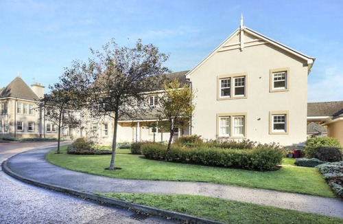 Dunbar Apartment | Modern Flat with Free Parking
