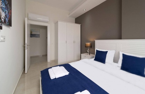 Avsallar Apartment | Modern Flat with Shared Closed Pool in Alanya