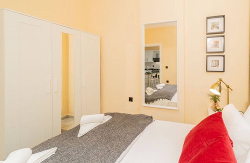Avsallar Apartment | Modern Flat with Shared Pool and Balcony in Alanya