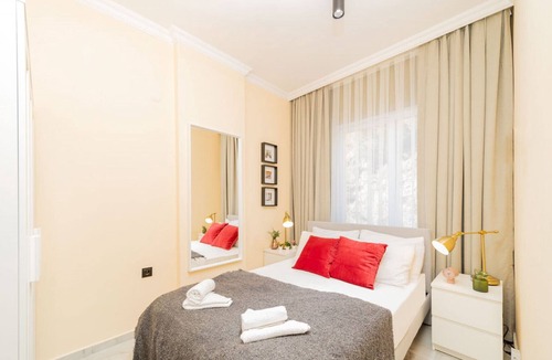 Avsallar Apartment | Modern Flat with Shared Pool and Balcony in Alanya