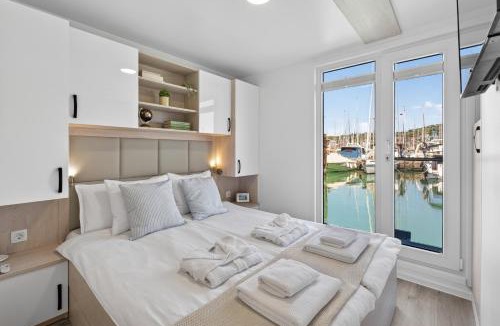Seca House | Modern Floating Home - Hausboot SEAESTA - Rooftop Jacuzzi Terrace & Marina Portorož Views