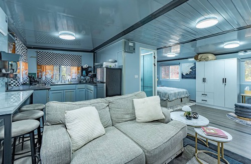True House | Modern Foldable Container Home Unique Stay Near Pipestem Park