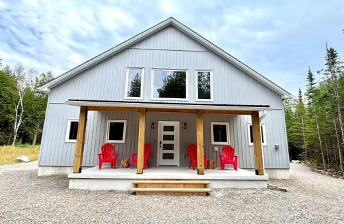 Lion's Head House | Modern Forest Paradise Bruce Peninsula