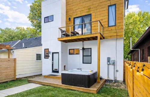 Fountain Square House | Modern Fountain Square Mansion with Hot Tub & Rooftop Patio- Family Friendly