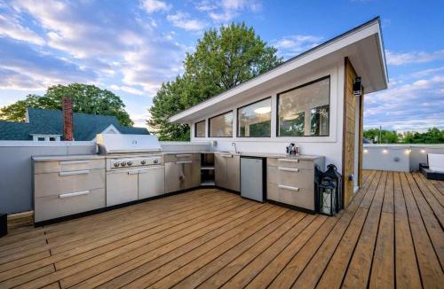 Fountain Square House | Modern Fountain Square Mansion with Hot Tub & Rooftop Patio- Family Friendly