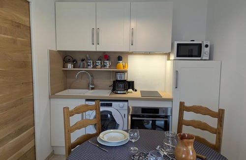 Baignes-Sainte-Radegonde Apartment | Modern studio with terrace, parking, and WIFI