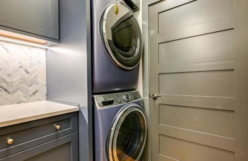 Franklin Apartment | Modern Franklin Studio: Prime Downtown Location!