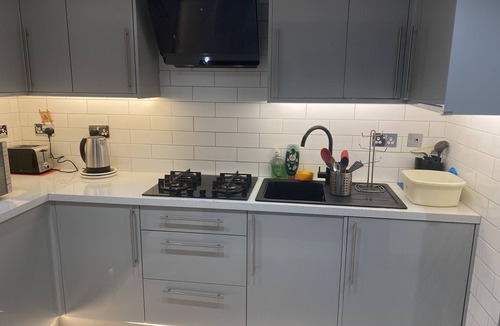 Sutton Coldfield Apartment | Modern fully independent studio on golf-course.