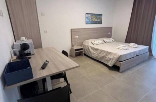 San Giuliano Bed & Breakfast | 🏡 Modern & Functional Rooms in Mestre – Brand-New Guesthouse with Free ParkingPerfectly located for Venice: bus no. 5 passes every 10 minutes and takes you directly to the historic center in just a few minutes! Rooms are equipped with a comfortable