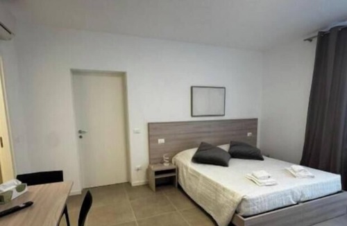 San Giuliano Bed & Breakfast | 🏡 Modern & Functional Rooms in Mestre – Brand-New Guesthouse with Free ParkingPerfectly located for Venice: bus no. 5 passes every 10 minutes and takes you directly to the historic center in just a few minutes! Rooms are equipped with a comfortable