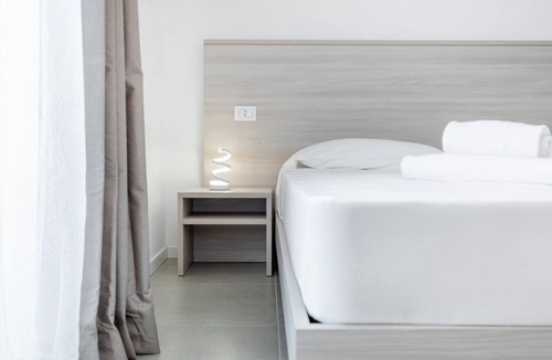 San Giuliano Bed & Breakfast | 🏡 Modern & Functional Rooms in Mestre – Brand-New Guesthouse with Free ParkingPerfectly located for Venice: bus no. 5 passes every 10 minutes and takes you directly to the historic center in just a few minutes! Rooms are equipped with a comfortable