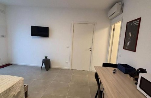 San Giuliano Bed & Breakfast | 🏡 Modern & Functional Rooms in Mestre – Brand-New Guesthouse with Free ParkingPerfectly located for Venice: bus no. 5 passes every 10 minutes and takes you directly to the historic center in just a few minutes! Rooms are equipped with a comfortable
