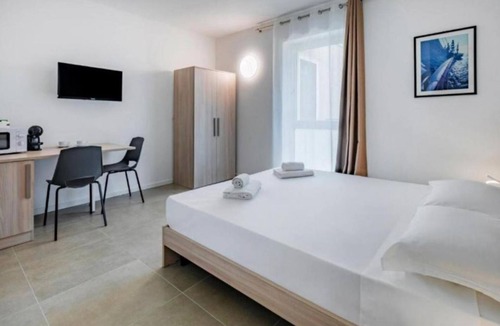 San Giuliano Bed & Breakfast | 🏡 Modern & Functional Rooms in Mestre – Brand-New Guesthouse with Free ParkingPerfectly located for Venice: bus no. 5 passes every 10 minutes and takes you directly to the historic center in just a few minutes! Rooms are equipped with a comfortable