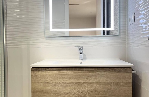 Capuchinos Apartment | Modern, functional studio 15 min from center with Wi-Fi and air conditioning