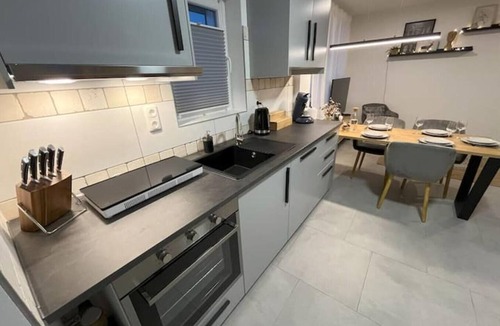 Euskirchen Apartment | Modern furnished holiday apartment with two bedrooms and a workspace