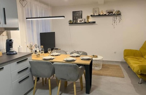 Euskirchen Apartment | Modern furnished holiday apartment with two bedrooms and a workspace