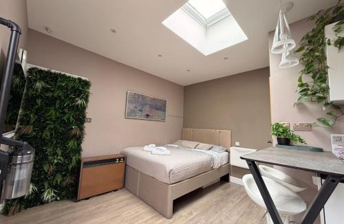 Luton Apartment | Modern Garden Studio for comfy stay