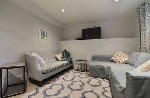Fremont Apartment | modern garden two bedroom pet friendly