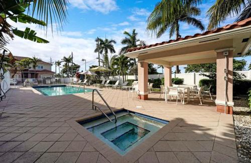 Cypress Point Villa | Modern Gated Townhouse with Heated Pool Access Near Beaches – Pompano Beach, Florida