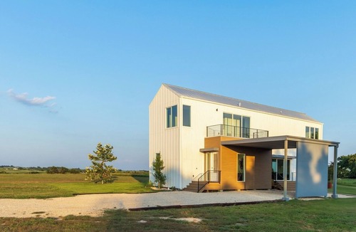 Carmine House | Modern Gem, Pet-friendly!