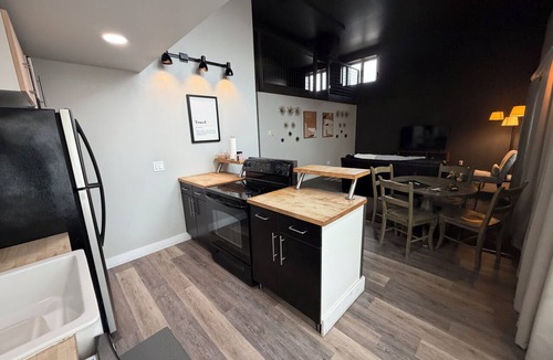 South Side Apartment | Modern Get Away