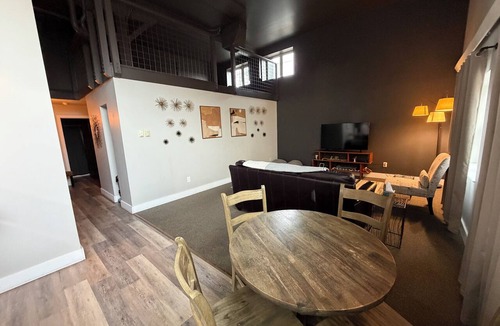 South Side Apartment | Modern Get Away