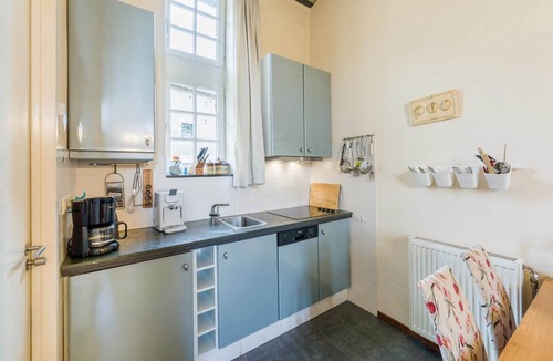 Mesch Apartment | Modern Getaway w/Terrace
