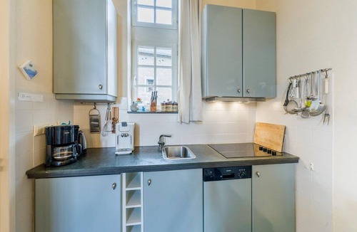 Mesch Apartment | Modern Getaway w/Terrace