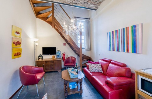 Mesch Apartment | Modern Getaway w/Terrace