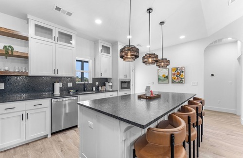 Beaver Shores House | Modern Getaway | Walk to Beaver Lake + Hot Tub