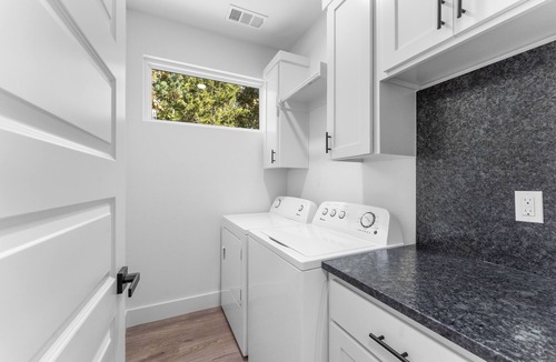 Beaver Shores House | Modern Getaway | Walk to Beaver Lake + Hot Tub