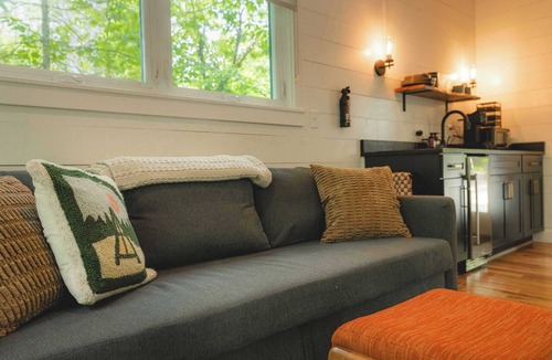 Freeport Cabin | Modern glamping cabin w/full bath + kitchen - 19