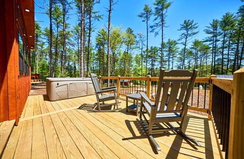 Oxford Cabin | Modern Glamping Cabin with Hot tub