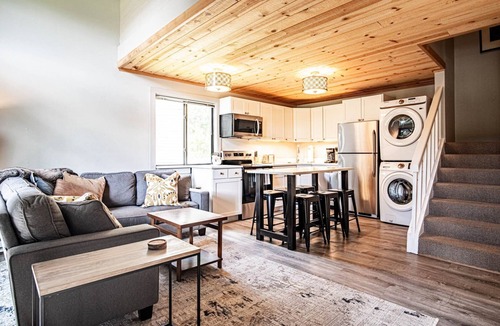Elkhorn Village Condo | Modern Golf View Condo + Resort Amenities