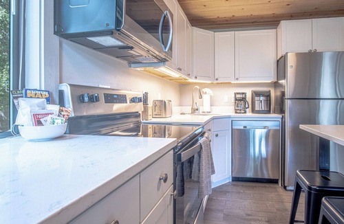 Elkhorn Village Condo | Modern Golf View Condo + Resort Amenities