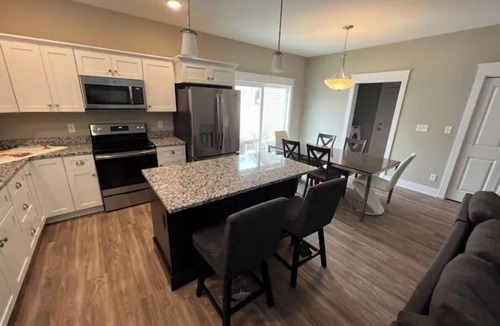 Ames House | Modern Gorgeous 6 BR 3 Bath Ranch Home West Side OR 2nd Home Option Near Stadium