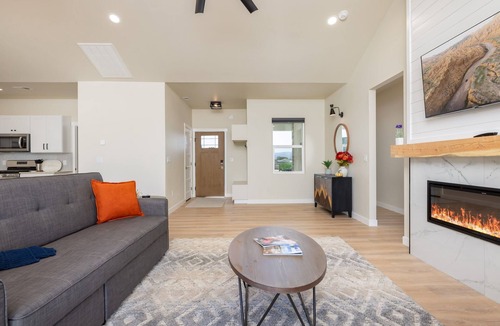 Grand Junction House | Modern Grand Junction Getaway Near Wineries, Hiking Trails and National Monument