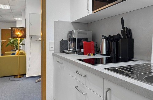 Tranke Condo | Modern Group Retreat for 20