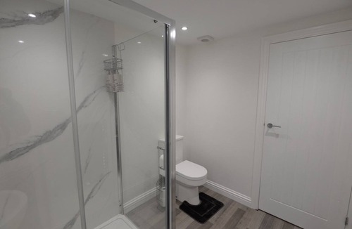 Failand House | Modern Guest House | 24/7 Security | Fast WiFi | Near Clifton