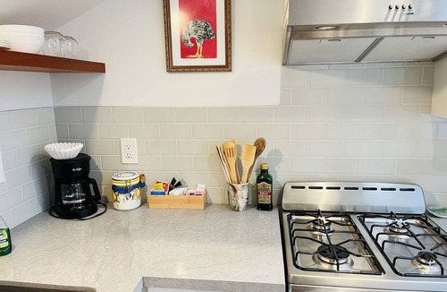 San Bruno Apartment | Modern Guest Studio Near SFO with Kitchen & Laundry